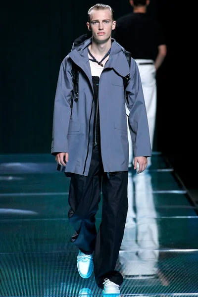 Look 11